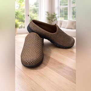 comfortview Brown Woven Slip-On Women's Clogs SIZE 10W  EUC